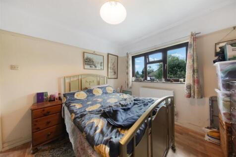1 Russell Close - LFlKnQQD4tElBxo1AR2i.jpg