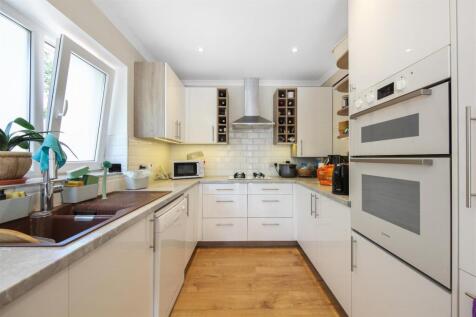 14A Parkfields Avenue - 2rcfIGjlOlGK9kevmXd6.jpg