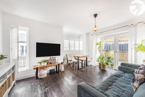 Lounge/Dining