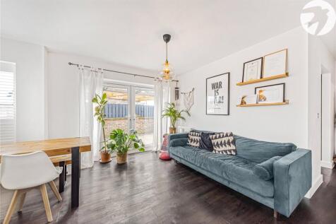 Lounge/Dining