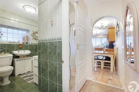 Bathroom/Hall
