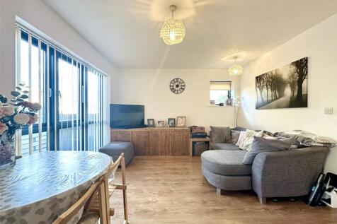 Lounge/Dining