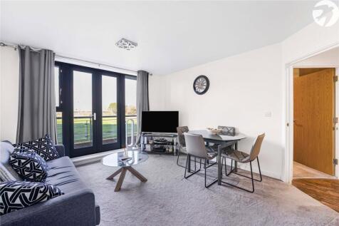 Lounge/Dining