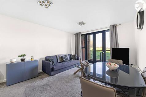 Lounge/Dining