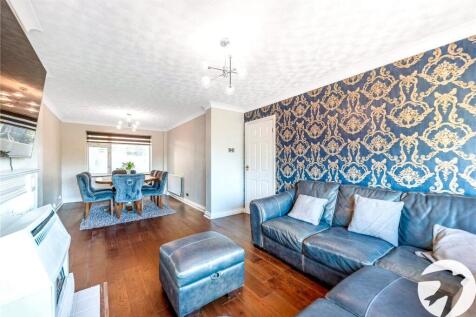 Lounge/Dining