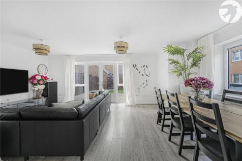 Living Room/Dining