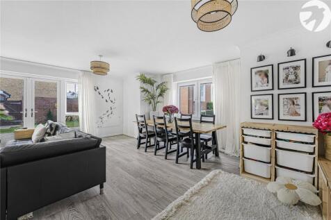 Living Room/Dining