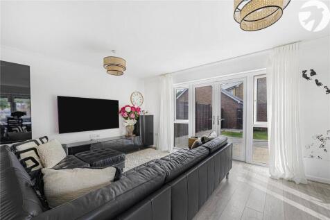 Living Room/Dining