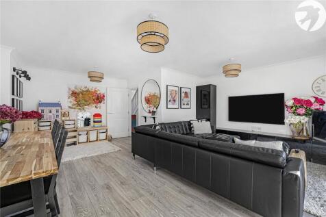 Living Room/Dining