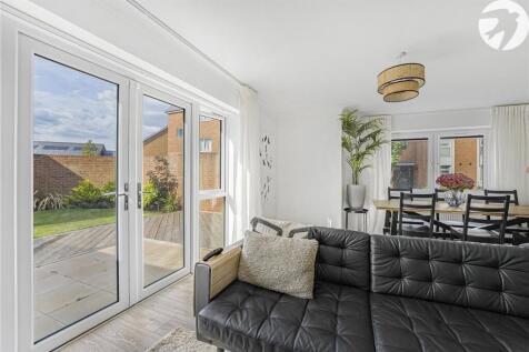 Living Room/Dining