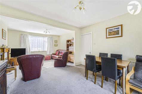 Lounge/Dining