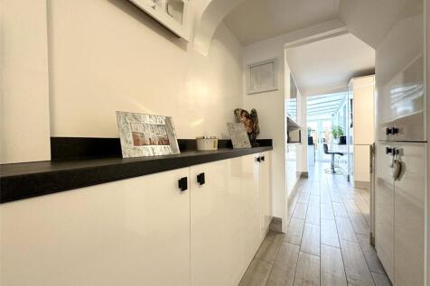 Fitted Storage