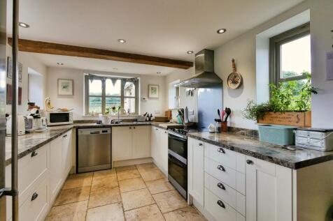 Fitted kitchen