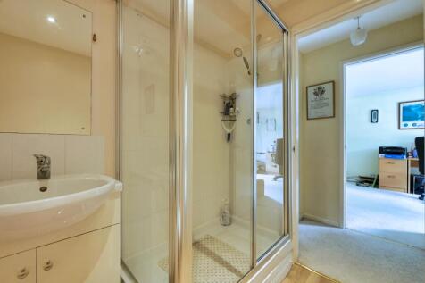 Annexe shower
