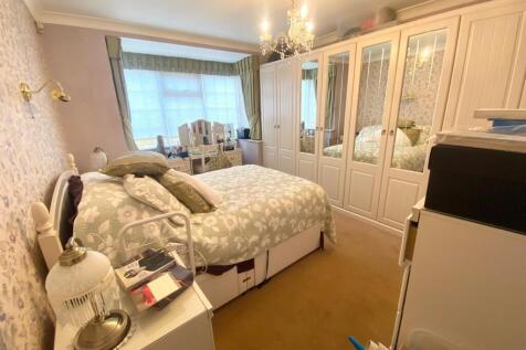 Bedroom 1.jpg