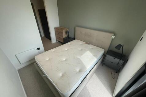 SECOND BEDROOM.jpg