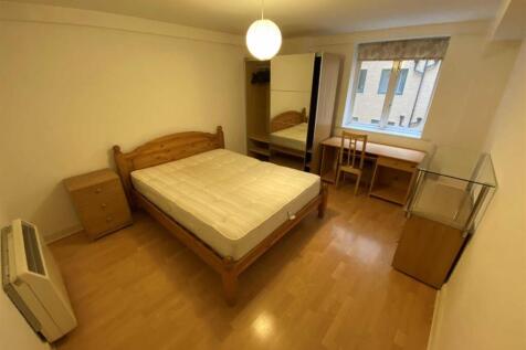 Bedroom 1.jpg