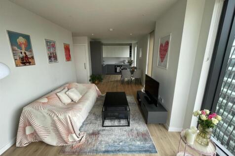 livingroom kitchen.jpg