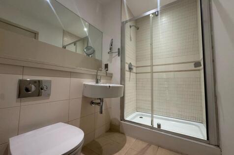 En-suite bathroom