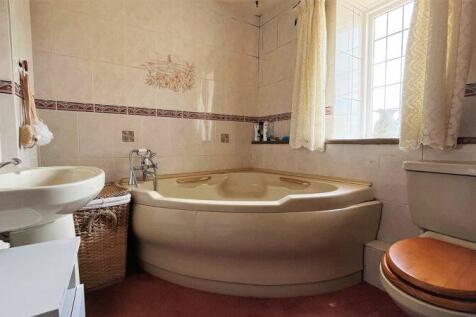 En Suite Bathroom