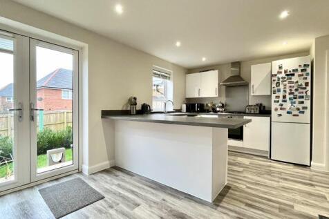 Kitchen/Dining Area