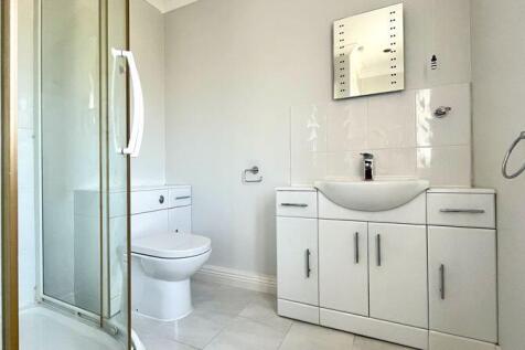 En-Suite to Bedroom 1