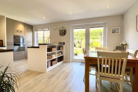 Kitchen/Dining Area