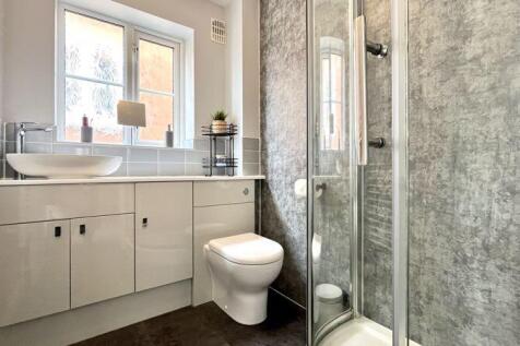 En-Suite to Bedroom 1