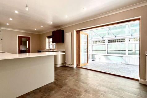 Bi-Fold Doors to Conservatory