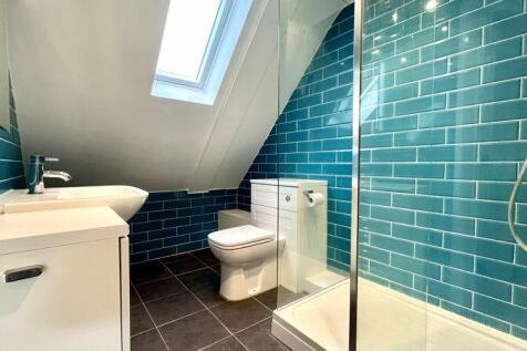 En-Suite to Bedroom 1