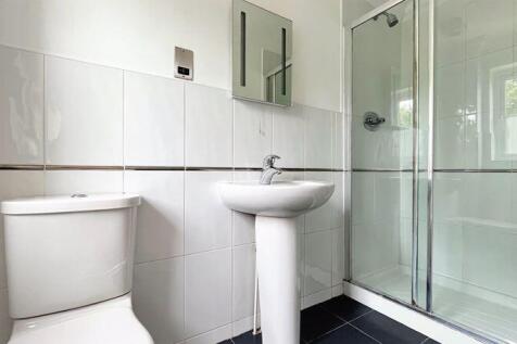 En-Suite to Bedroom 1