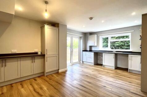 Kitchen/Dining Area