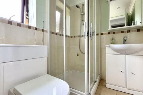 En-Suite to Bedroom 2