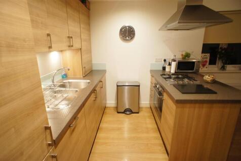 Kitchen (1).JPG