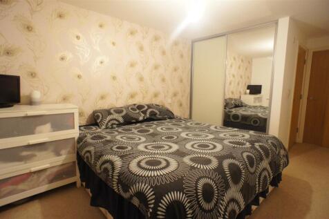 Bedroom 1 .JPG