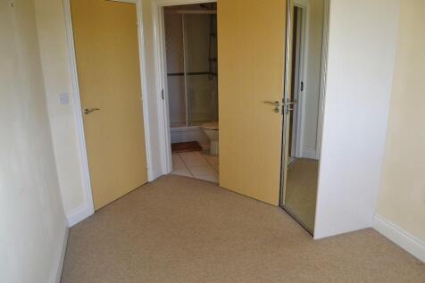 en suite and fitt...