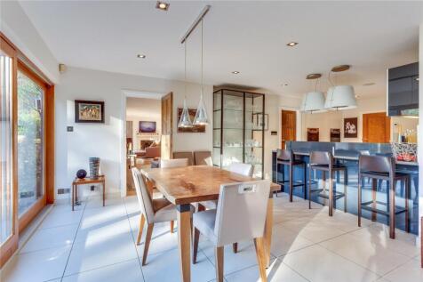 Kitchen/Dining Area
