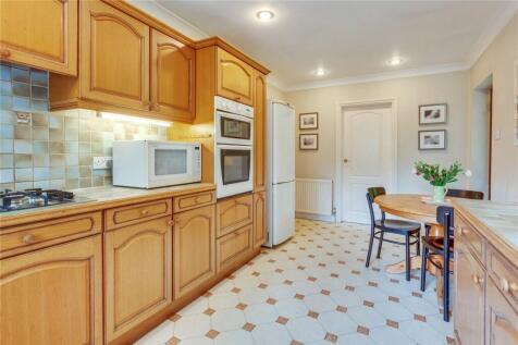 Kitchen/B&#39;fast Room