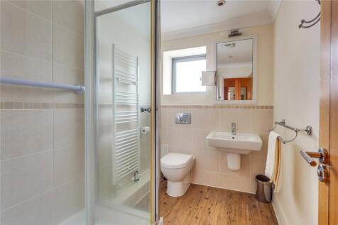 Separate Shower Room