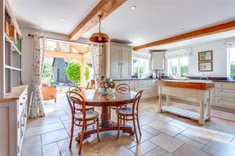 Kitchen/B&#39;fast Room