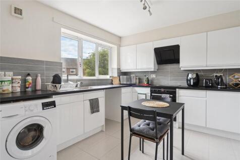 Kitchen/B&#39;fast Room