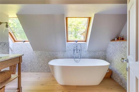 Family Bathroom 1