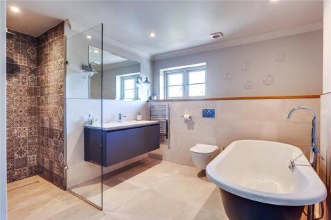 Family Bathroom 2