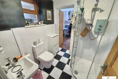 Jack &amp; Jill Shower Room