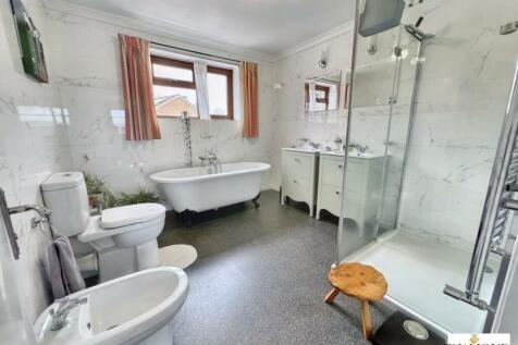Ensuite Bathroom/Shower Room