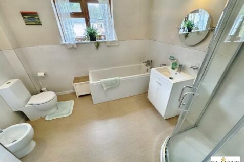 Family Bathroom/Shower Room