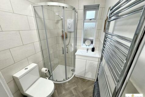 En Suite Shower Room ??