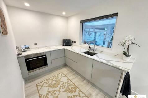 Kitchen/Dining Space