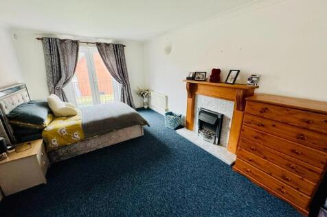 Lounge ( currently used as a bedroom)