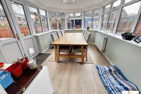 Conservatory/Dining Room